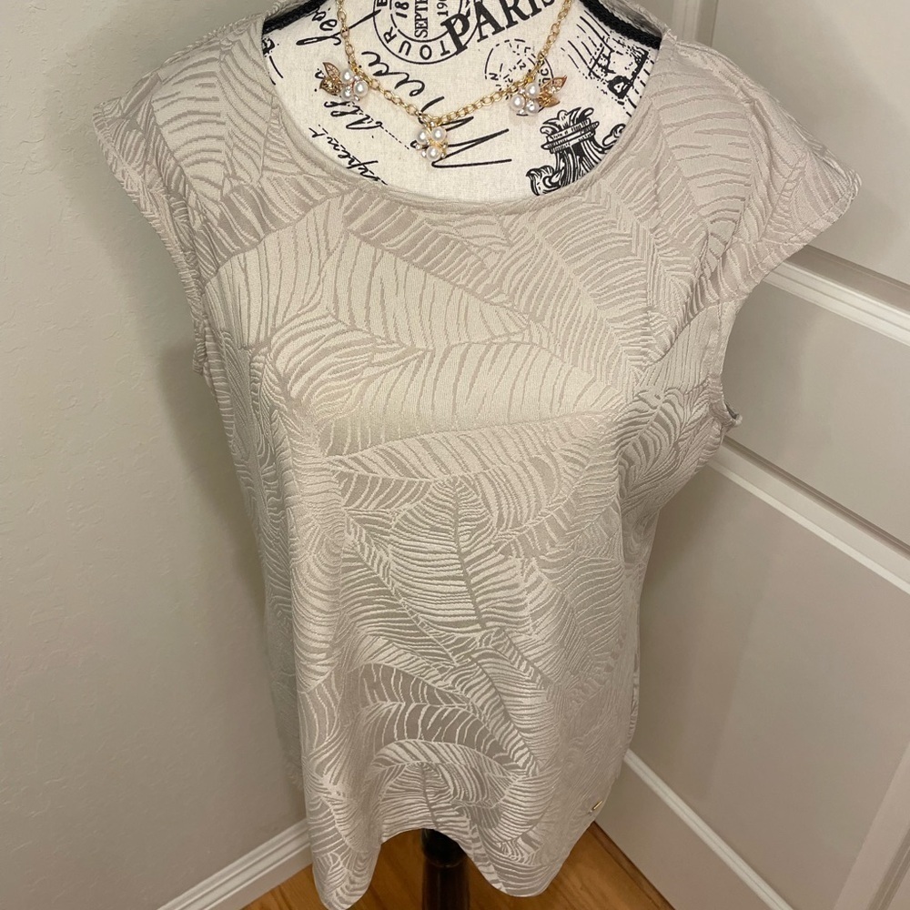 Calvin Klein Leaf design XL sleeveless top.